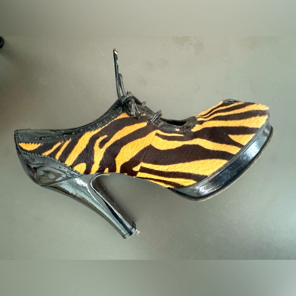 Fendi Zebra Print pony hair Size 7 1/2 - Picture 5 of 15